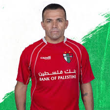 Through it pass the main. Roberto Avalos Club Deportivo Palestino