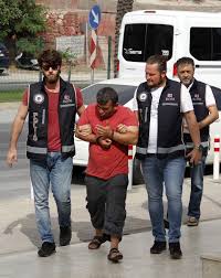 Antalya'da düzenlenen uyuşturucu operasyonunda, valizinde 1 kilogram uyuşturucu hap ele geçirilen şüpheli tutuklandı. Uyusturucu Taciri Yakalandi Antalya Haber