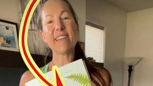 The Sound of a Wild Snail Eating: Elisabeth Tova Bailey: 9781565126060:  Amazon.com: Books