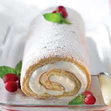 Recette De Gateau Roule Au Chocolat Blanc Coup De Pouce Christmas Food Cake Roll Recipes Recipes
