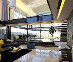 Deze prachtige luxe villa te koop met een exclusief terras is gelegen in een geweldige woonwijk op een steenworp afstand van het historische centrum van florence. Modernes Haus Design In Sudafrika Mit Geometrischen Formen Aus Stahl