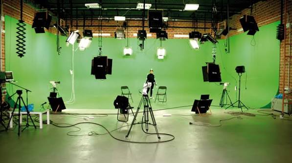 Plat&oacute; virtual con croma verde