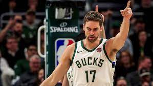 Pau gasol sáez (* 6.juli 1980 in barcelona) ist ein spanischer basketballspieler.er steht aktuell bei fc barcelona in der spanischen liga acb unter vertrag. Bucks Vs Pacers Pau Gasol Ya Gana Y Anota Junto A Mirotic En El Mejor Equipo De La Nba Marca Com