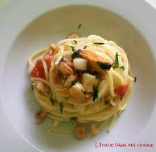 Recette De Spaghetti Aux Fruits De Mer Tomates Et Vin Blanc La Recette Facile Recette Recette Italienne Facile Pates Aux Fruits De Mer Recettes De Cuisine