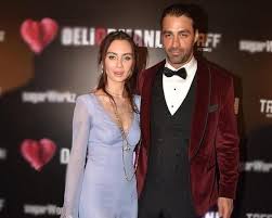He is notable for his acting performance in the television series 'kurşun yarası'. Turkish Drama Couples That Turned Into Real Relationships Turkish Celebrity News