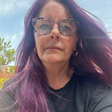 How to determine the correct orientation of an abstract painting?