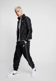Innovative sportswear for running, cycling, nordic ski and your everyday training. Nike Sportswear Suit Basic Tracksuit Black White Black Zalando De