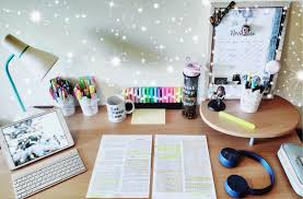 Jueves He Estado Un Poco Desaparecida Pero No Tengo Tiempo Para Nada Tengo Muchos Trabajos Practicas Parcia Desk Inspiration Study Motivation Inspiration