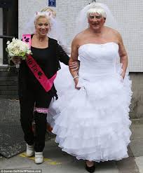 And Another Happy Couple With Images Dresses Traditional Outfits Loose Women