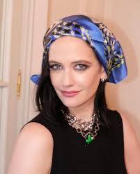 evagreenweb wearing JUMBO HEART NECKLACE & ALL-OVER HEARTS CHOKER WITH  PENDANTS 🖤 Thank you @mistersamuelf @pr.you.consulting  www.vannjewellery.com #VANN #evagreen #jewellery #jewelry #bijoux #necklace  #choker #dreamwoman