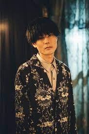 內山昂輝 （1990年8月16日 － ）是 日本 男性 聲優 和 演員 。 出生於 埼玉縣 ，所屬公司為 向日葵劇團（日語：劇団ひまわり） 。 å†™çœŸ28 40 ãƒã‚¶ãƒž å£°å„ªã®ä½å€‰ç¶¾éŸ³ å†…å±±æ˜‚è¼ æƒ³ã„å‡ºã®è–æœ ã‚¹ã‚«ãƒ¼ãƒˆã‚„ 16ç•ªç›®ã®ã‚»ãƒƒãƒˆã‚¢ãƒƒãƒ— ãªã©æ–°ä½œã‚³ãƒ©ãƒœ ãƒ•ã‚¡ãƒƒã‚·ãƒ§ãƒ³ãƒ—ãƒ¬ã‚¹