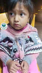 Se solicita el apoyo de la comunidad para localizar a los familiares de una  niña que fue encontrada exactamente a la medianoche. Tras varios intentos  por parte de la policía y el