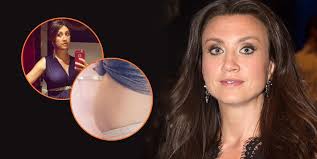 Born in 1974, camilla läckberg graduated from gothenburg university of economics, before moving to stockholm where she worked for a few years as an economist. Kroppshanad Lackberg Slar Tillbaka Stoppa Pressarna Kandisar Kandisnytt Hant Extra Se Hor Noje