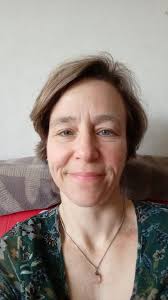 Joy comes from living in alignment with your true self. What's one thing  you can do today to bring more joy into your life? 😊