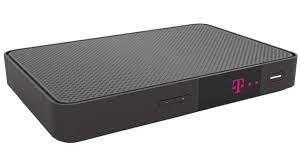 Einfach 5 sekunden den + (plus) knopf auf der box drücken und die fernbedienung beginnt zu piepsen. Erstinstallation Starten Magenta