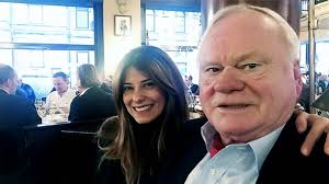 Bjarte viser òg meir av den personlege sida si i det tredje humorshowet sitt. John Fredriksen Feirer Jul Med Ny Kjaereste Abc Nyheter