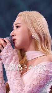 逼得太緊- 吳雨霏》 Acoustic Cover by  小背心兩個人，有時像戀人親密，有時像朋友般相處，讓對方與你一起時感到舒服自在，才是一直走下去的秘訣。 Thanks. 吳雨霏Kary Ng  大家鐘意嘅話就俾個