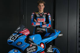 Lina.rys of reached the meeting place and went into the intimate room