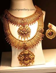 Although the terms sound familiar, the karat (k) system used to measure the purity of gold is different from the carat (c) unit of mass that's used to weigh diamonds. 22 K Gold Antique Necklace And Haram Set By Joyalukkas
