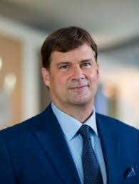 Jim Farley's Instagram, Twitter & Facebook