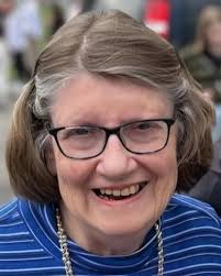 Lois Wing's Instagram, Twitter & Facebook