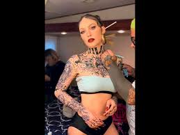 Christian nodal y belinda amor a primera vista completo. Belinda Es Criticada Por Su Look En El Video Amor A Primera Vista Turquesa News