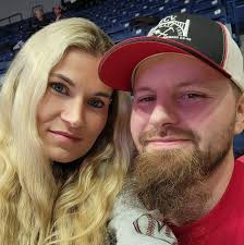 Where to find a clean, family-oriented place for pool and good food?