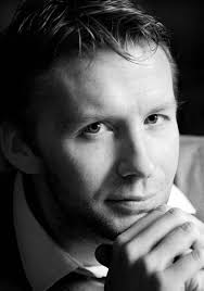 96 sökande till tre stycken chefsstolar