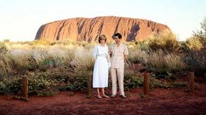 En abril del año siguiente, diana acompañó al príncipe carlos a australia y nueva zelanda en el que fue el primer viaje oficial de los consortes. Primeras Imagenes De La Actriz Que Interpreta A Diana De Gales En The Crown Sorprenden Por Su Parecido Emol Com