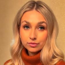 Emma Suazo's Instagram, Twitter & Facebook