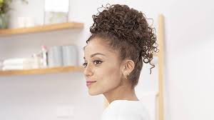 Maybe you would like to learn more about one of these? Comment Realiser 5 Styles De Coiffure Cheveux Boucles Attaches Wild Differents Pour Vos Cheveux Textures Garnier