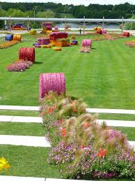 Bottes De Paille Multicolores Et Tapis De Fleurs Aux Floralies Internationales De Nantes 44 Avec Images Tapis De Fleurs Jardins Deco Jardin