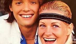 Ahora planean entablar una relación más formal que la. La Misteriosa Desaparicion De La Madre Del Cantante Luis Miguel