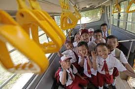 10 masalah/ halangan fizikal •halangan fizikal seperti bentuk muka bumi yang tedalu bergunung ganang dan berpulau menjadikan kawasan ini sukar untuk dimajukan. Pandemi Bukan Halangan Memajukan Pendidikan Daerah Pedalaman