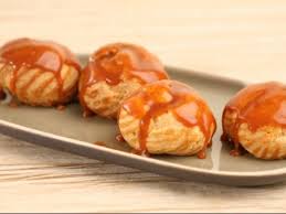 Petits Choux Au Caramel Beurre Sale Recette En 2020 Alimentation Choux Caramel