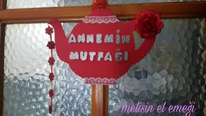 Annemin Mutfagi Kapi Susu