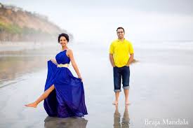 The weather outside may be frightful, but you can still host a wedding that's delightful. Engagement Portraits Photo 14733