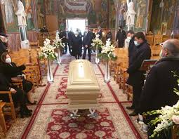 Η έλλη διβάνη έφυγε από τη ζωή σε ηλικία μόλις 33 χρονών. 4csykx1iltw5xm