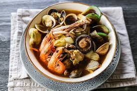 Masakan khas korea merupakan makanan asing yang paling populer di indonesia. Coba Buat Jjampong Yuk Mie Seafood Pedas Khas Korea Selatan