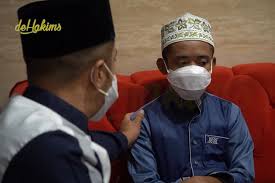 Lihat ekspresi anak angkat ronaldo, ketika ia di pertemukan kembali hos: Kisah Akbar Anak Angkat Syekh Ali Jaber Yang Bertekad Mencari Ibundanya Halaman All Kompas Com