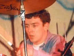 Who was the original drummer in Oasis? Question answered as fans sign up  for tour pre-sale