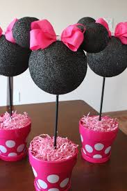 Mickey mouse head balloon columns for candy table decor. 32 Sweet And Adorable Minnie Mouse Party Ideas Shelterness