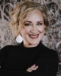 Shelly Padgett's Instagram, Twitter & Facebook