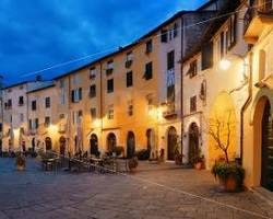 Image of Piazza Anfiteatro in Lucca at night