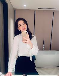 .hậu đặng thu thảo có lẽ là khách hàng khó tính nhất của nhà thiết kế hoàng hải, đã hợp tác với nhiều nhà thiết kế, nhưng khi gặp hoàng hải, đặng dường như thời gian chỉ có thể làm cho đặng thu thảo đẹp lên và rạng rỡ hơn so với ngày cô sở hữu chiếc vương miện. Vá»«a ChÄƒm Con Khá»i Bá»‡nh Ä'áº·ng Thu Tháº£o Láº¡i Bá»‹ á»'m NhÆ°ng NgÆ°á»i Ä'áº¹p Váº«n Giá»¯ Ä'Æ°á»£c Ä'iá»u Nay Saoexpress
