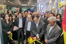 Ketua menteri sarawak adalah kepala pemerintahan di negara bagian malaysia sarawak. Sarawak Buka Kantor Perdagangan Pariwisata Di Singapura Antara News