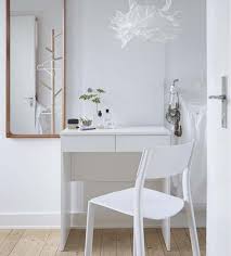 Yourlite vanity table set with 3 modes adjustable brightness mirror and cushioned stool, dressing table vanity makeup table with extra free small makeup mirror 4.2 out of 5 stars 88 $159.99 $ 159. Dressing Table Ideas For Small Space Sahara
