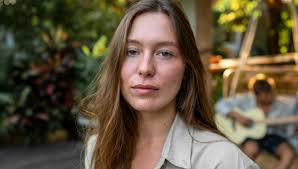 Lag terte med bær og vaniljekrem