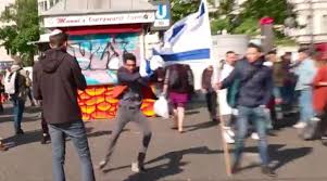 A spike in antisemitic attacks the event has been organized to counter the rise of antisemitic attacks following the intensification of the conflict between israel and hamas. Brennpunkt Neukolln Juden Demo In Berlin Attackiert Nordkurier De
