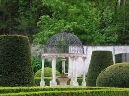 Der englische garten in münchen zählt mit einer fläche von 3,7 km² zu den größten innerstädtischen grünanlagen der welt. Der Englische Garten Von Ambras Schloss Innsbruck Tirol Stockfoto Bild Von Englisch Garten 85755002